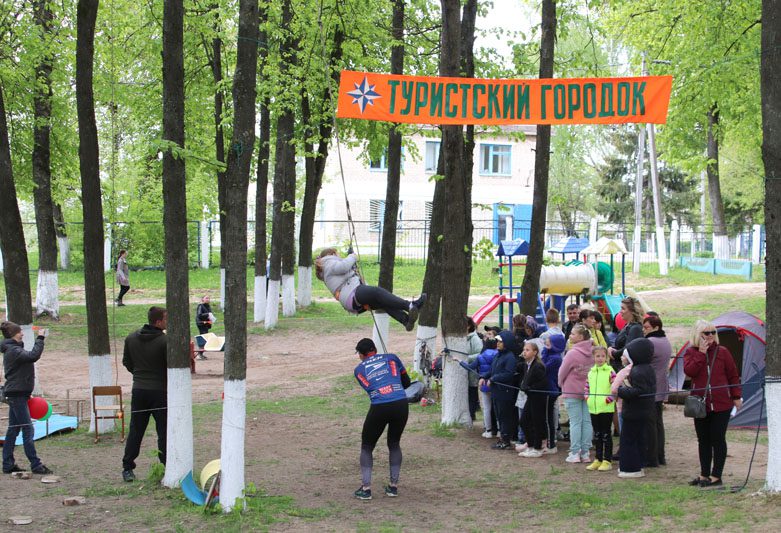 Фотофакт: в День Победы в Костюковичах прошел фестиваль красок