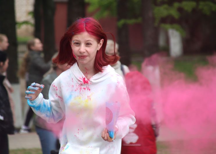 Фотофакт: в День Победы в Костюковичах прошел фестиваль красок