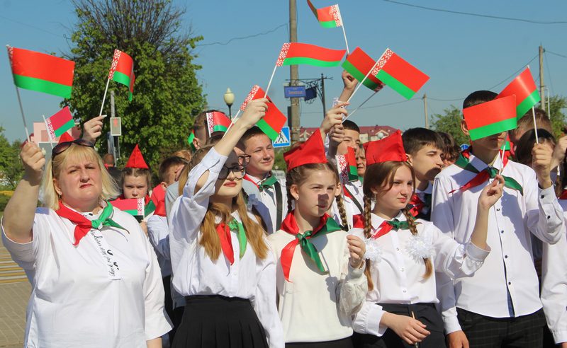 Торжественная церемония посвящения учащихся в ряды пионеров состоялась в Костюковичах