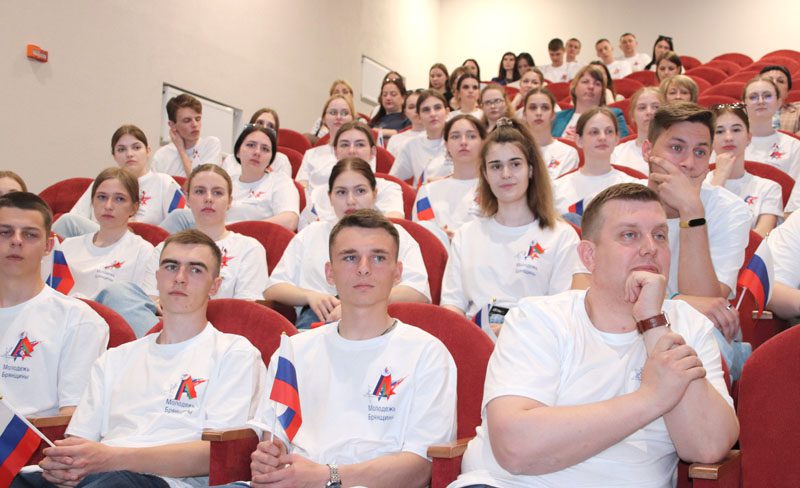 «МЫ – верные потомки Отечества!»: сегодня в Костюковичах собрались представители молодежи двух дружественных стран России и Беларуси
