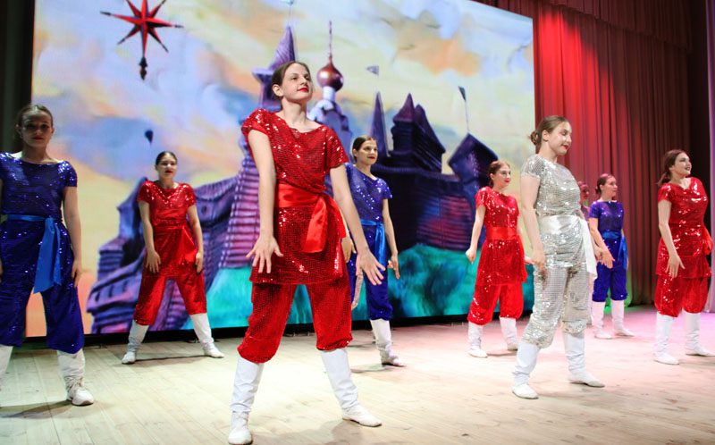Гости из Брянской области выступили с большим концертом в Костюковичах