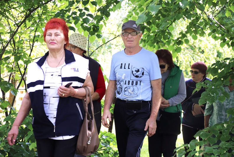 Члены районной ветеранской организации побывали на экскурсии в дендропарке Костюковичского лесхоза