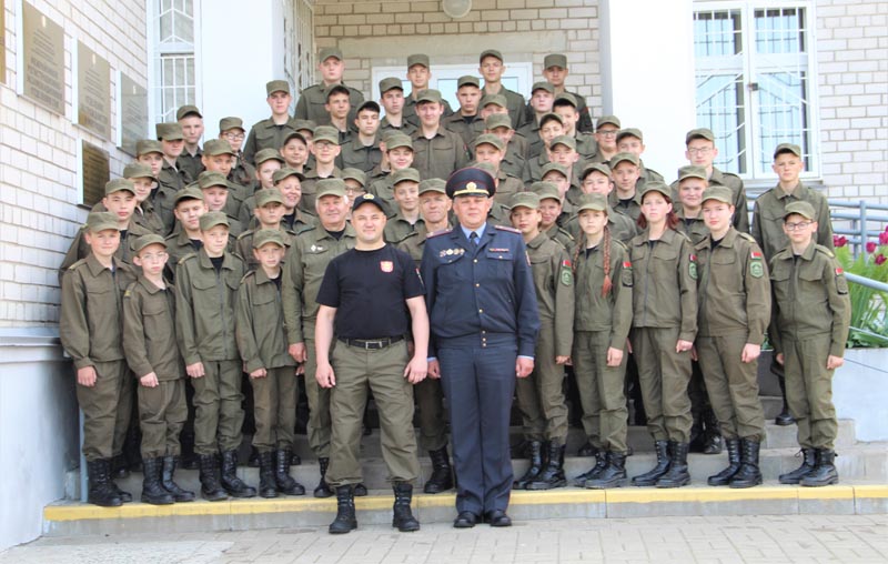 Привить дисциплину: чему учат ребят на занятиях в военно-патриотическом клубе "Зубр"