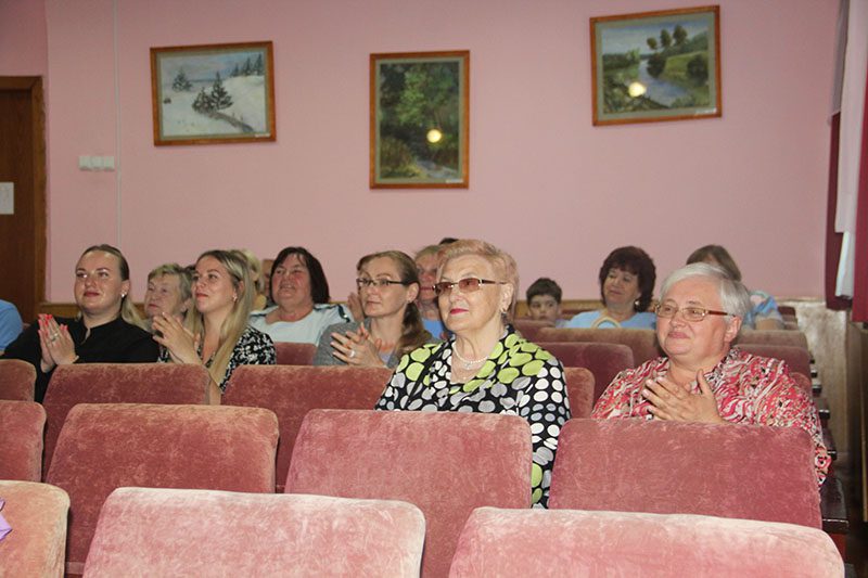 Фотофакт: в ДШИ состоялся концерт народного вокального ансамбля «Альянс»