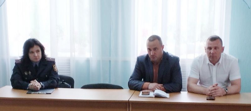 Начальник ОВД Костюковичского райисполкома Артем Мишенин провел выездной прием граждан