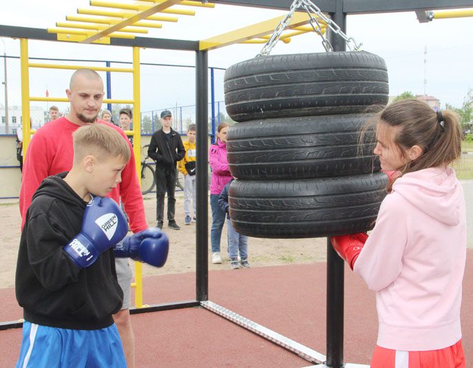 В Костюковичах открыли силовую многофункциональную площадку от Президентского спортивного клуба