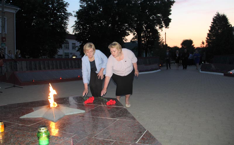На рассвете в Костюковичах прошел митинг, посвященный Дню всенародной памяти жертв Великой Отечественной войны и геноцида белорусского народа