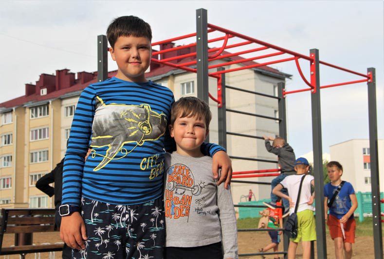 Накануне Дня Независимости в Костюковичах торжественно открыли детскую игровую площадку