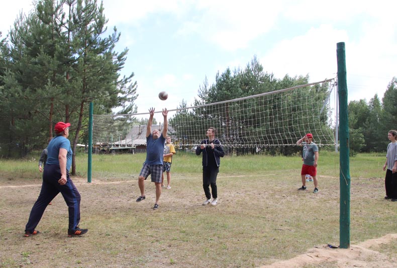 Палаточный лагерь "Эдельвейс" открылся для школьников в Костюковичском районе