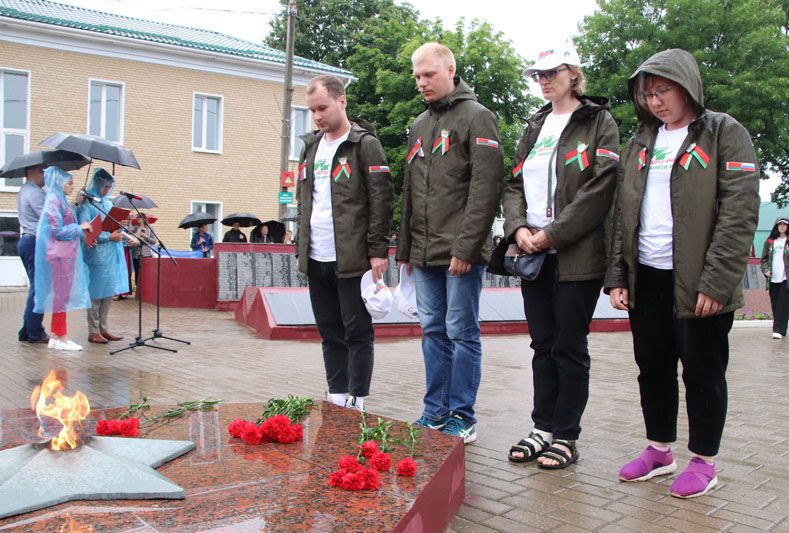 Участники молодежного патриотического проекта "Дорогами Памяти и Славы" прибыли в Костюковичский район