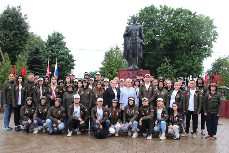 Участники молодежного патриотического проекта "Дорогами Памяти и Славы" прибыли в Костюковичский район