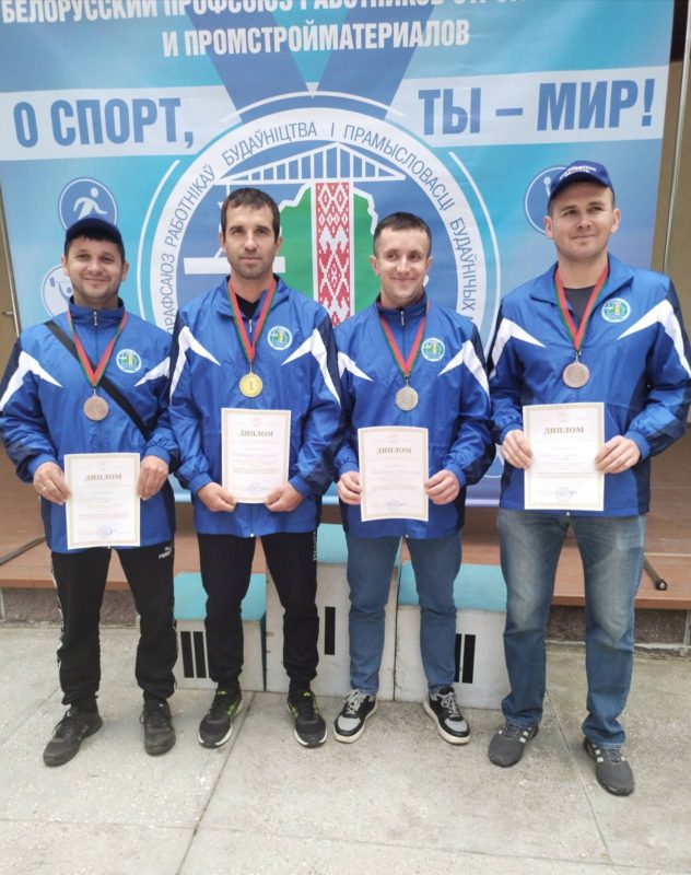 Работники Белорусского цементного завода отличились на соревнованиях по легкоатлетическому кроссу и гиревому спорту