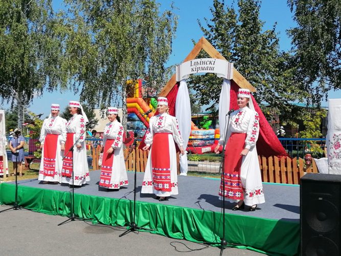 Скоморохи, народные умельцы и частушки – в Костюковичском районе организуют «Ільінскі кірмаш»