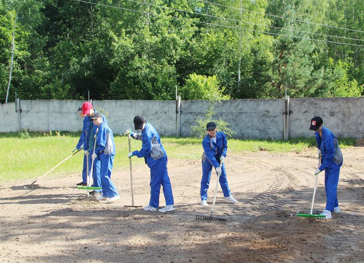 Летние студенческие отряды продолжают свою работу на Костюковщине