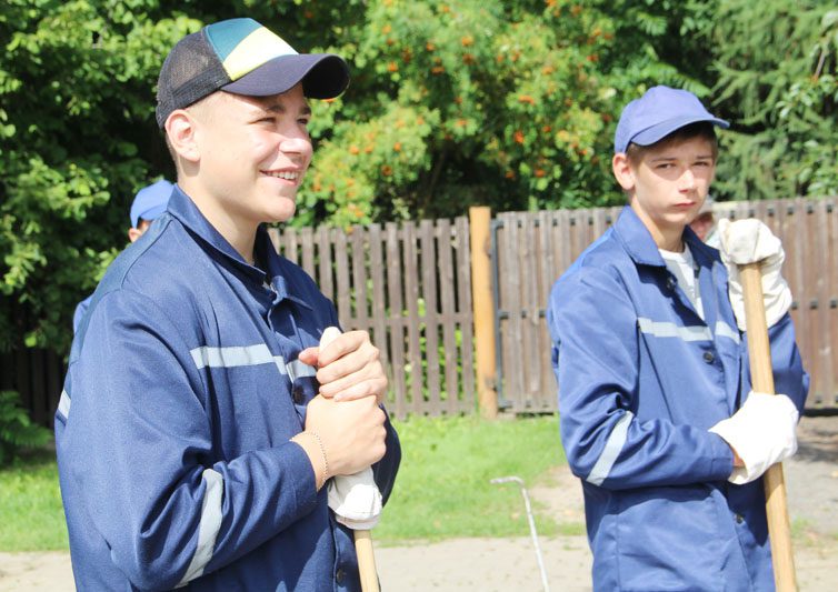 Летние студенческие отряды продолжают свою работу на Костюковщине