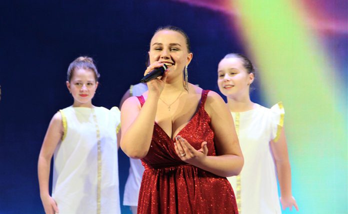 Эльвира Задерей приняла участие в отборочном туре Конкурса исполнителей молодежной песни