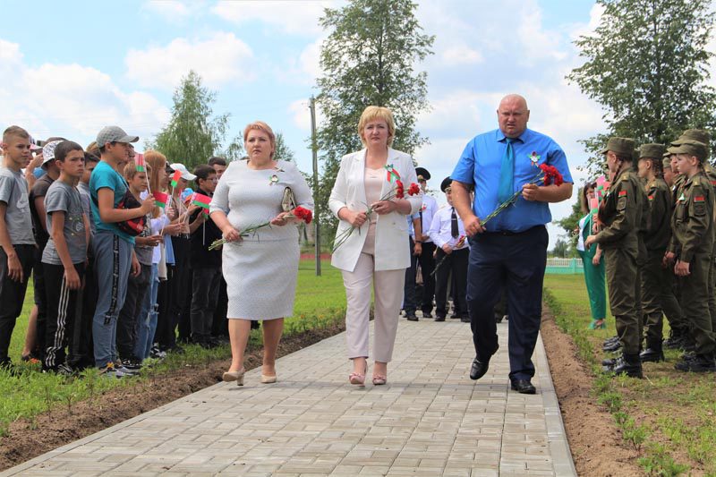 В Белынковичах торжественно открыли отреставрированный мемориал "Алеша"