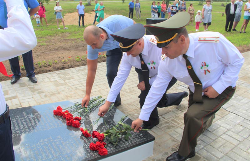 В Белынковичах торжественно открыли отреставрированный мемориал "Алеша"