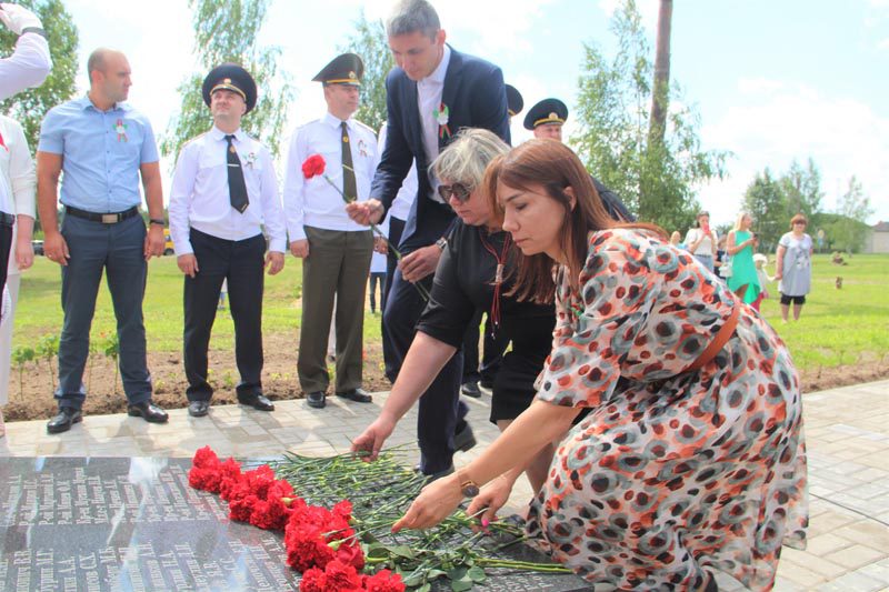 В Белынковичах торжественно открыли отреставрированный мемориал "Алеша"