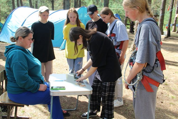 Командный дух проявили воспитанники туристского палаточного лагеря «Эдельвейс» во время военно-спортивной игры «Зарница»