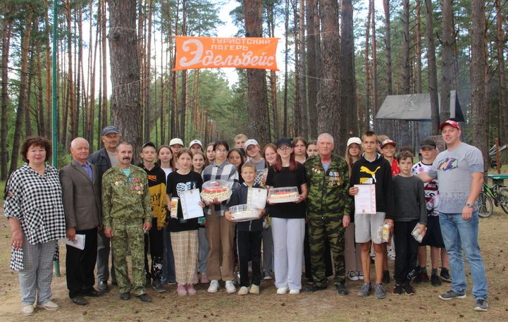 Командный дух проявили воспитанники туристского палаточного лагеря «Эдельвейс» во время военно-спортивной игры «Зарница»