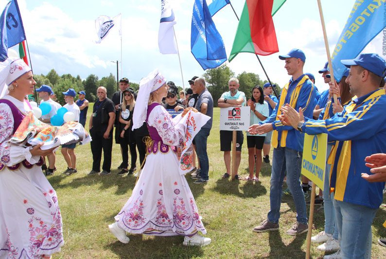 17 команд, около 500 человек, 3 дня увлекательных конкурсов…. В Костюковичском районе на реке Беседь проходит турслет работников холдинга «Белорусская цементная компания»