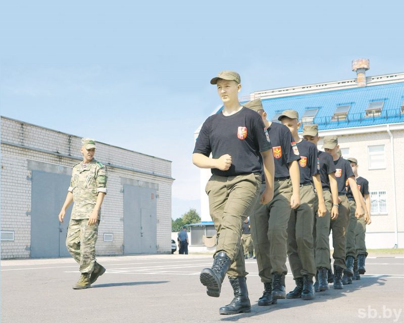 Посмотрите, как проходят летние занятия в военно-патриотическом клубе «Зубр»