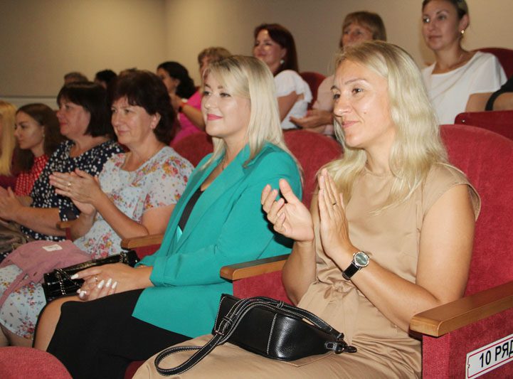Фотофакт: Августовская педагогическая конференция прошла в Костюковичах
