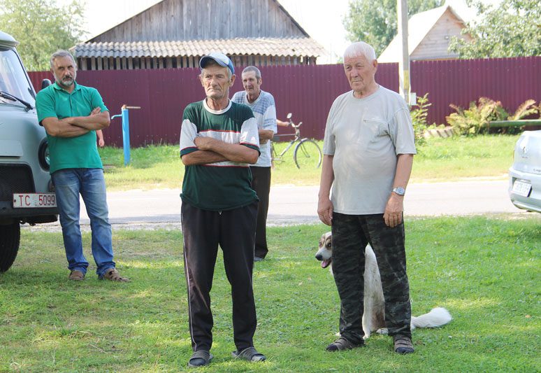 В деревне Студенец в память о разрушенном Свято-Петропавловском храме установили и освятили поклонный крест