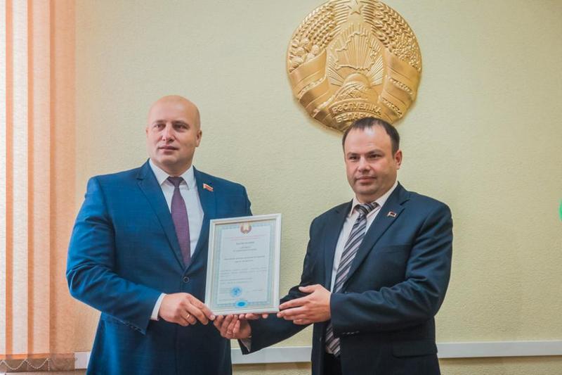 Могилевскому областному отделению Белорусской партии «Белая Русь» вручили свидетельство о государственной регистрации