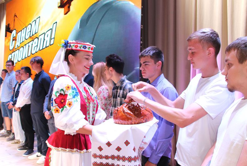 Строителей Белорусского цементного завода чествовали накануне профессионального праздника