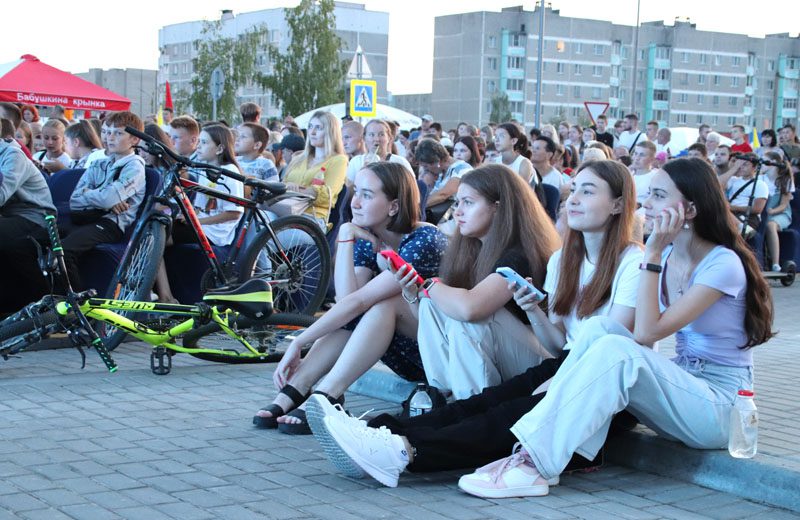 Фильмом под открытым небом завершился первый день фестиваля "Вытокi" в Костюковичах