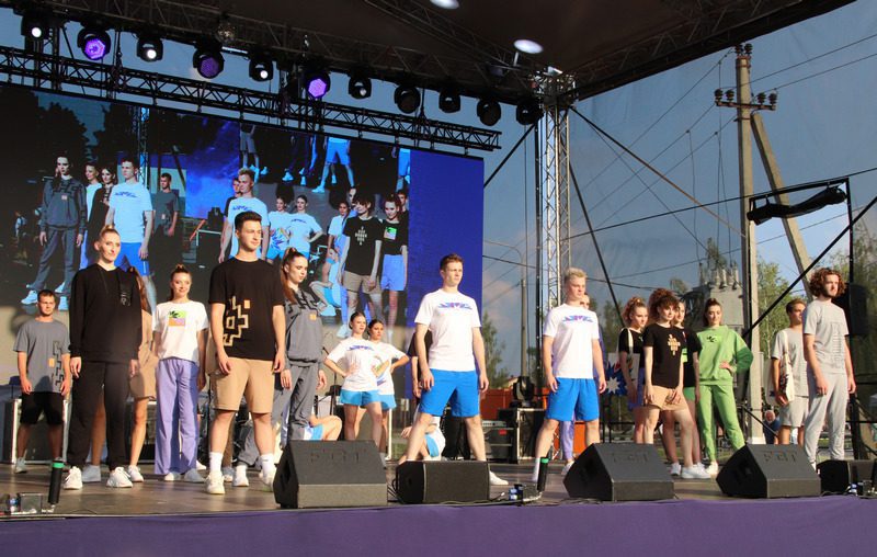 Показ дизайнерской одежды «Роднае-моднае» прошел в рамках фестиваля «Вытокi» в Костюковичах