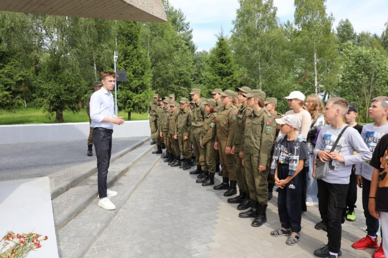 "Зубрята" посетили мемориальный комплекс «Батальон милиции под командованием К.Г. Владимирова»
