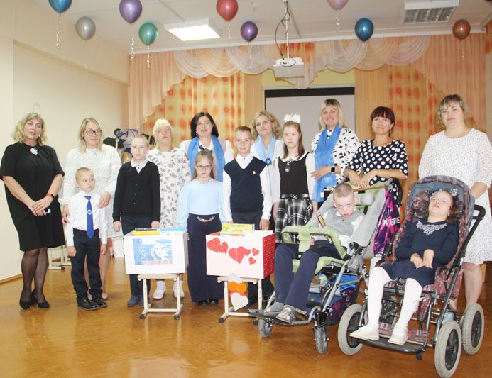 Молодожены Костюковщины сделали подарок особенным детям