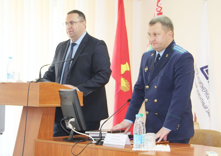 Прокурор Костюковичского района провел встречу с коллективом Белорусского цементного завода