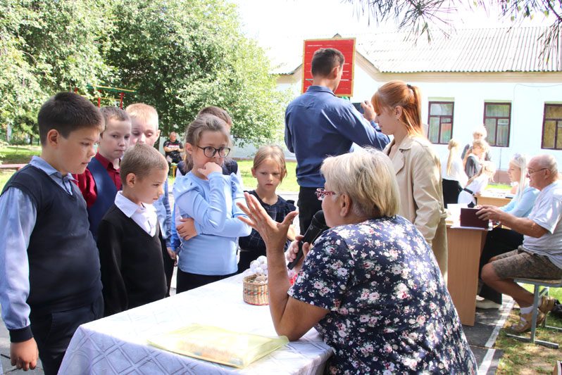 Супруги Лебедевы и Сакович зарегистрировали своих новорожденных дочерей в торжественной обстановке