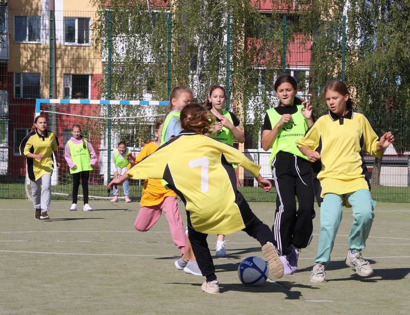 В СШ № 4 г. Костюковичи прошел турнир по мини-футболу с участием четырех команд