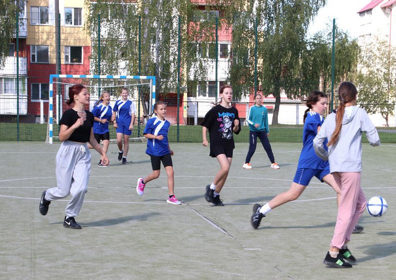 В СШ № 4 г. Костюковичи прошел турнир по мини-футболу с участием четырех команд
