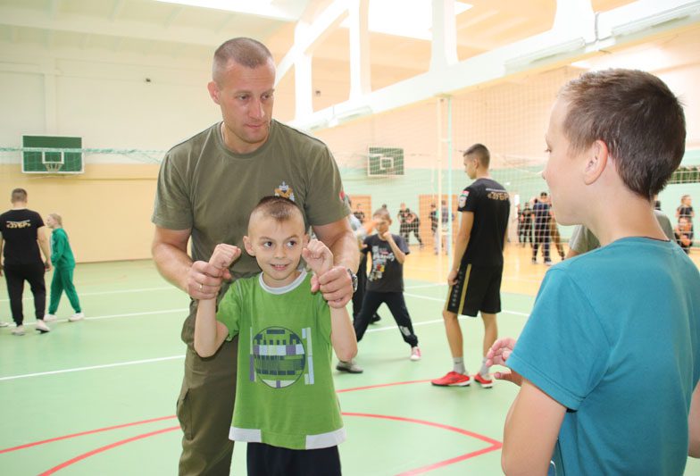 Первое в новом учебном году занятие с воспитанниками военно-патриотического клуба «Зубр» провели в Костюковичах