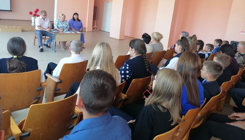 Беларусь молодая, успешная, единая. В Белодубровской средней школе состоялась диалоговая площадка