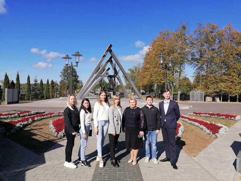 Члены Молодежного парламента во главе с председателем районного Совета депутатов Ларисой Герасимовой посетили Кировский район