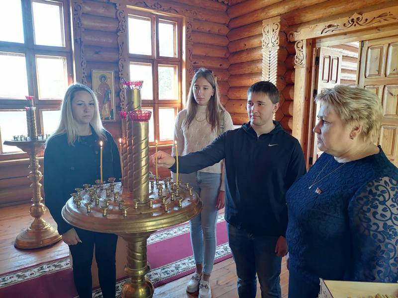 Члены Молодежного парламента во главе с председателем районного Совета депутатов Ларисой Герасимовой посетили Кировский район