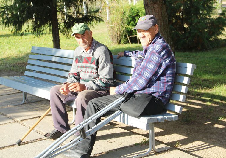 Поздравления с Днем пожилого человека принимали граждане пожилого возраста и инвалиды в Пролетарском
