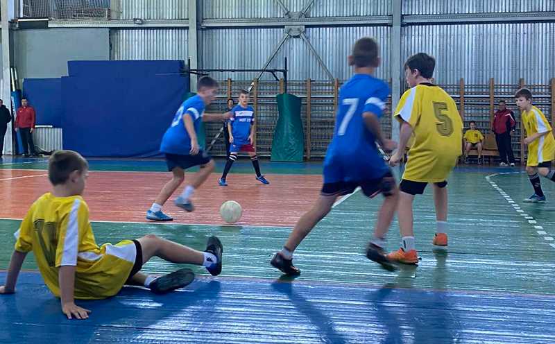 На базе ДЮСШ прошло открытое первенство по мини-футболу среди юношей, посвященное Дню отца