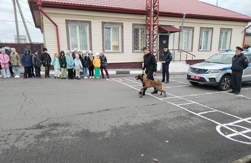 "День открытых дверей" провели в Костюковичском отделе Департамента охраны