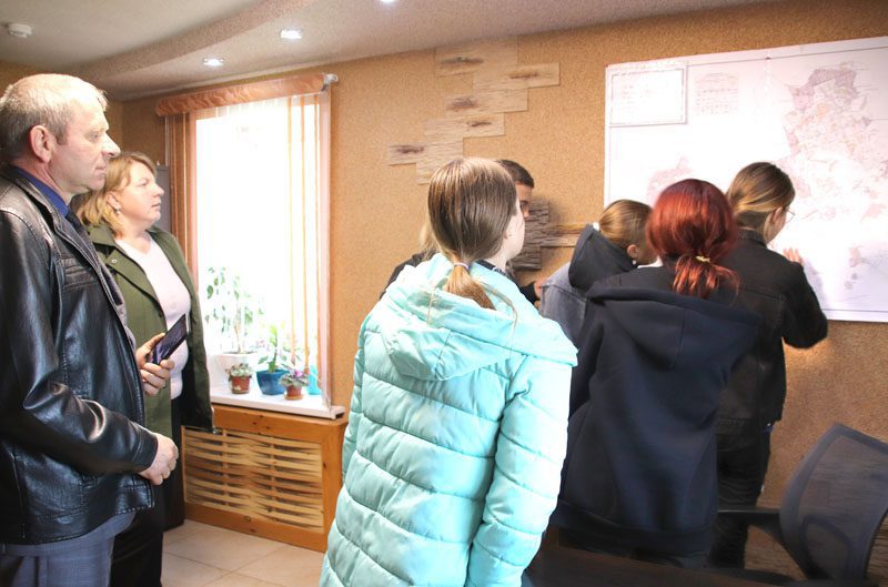 Пообщаться с работниками и ветеранами лесхоза получили члены школьного лесничества "Лесовод" Бороньковской базовой школы