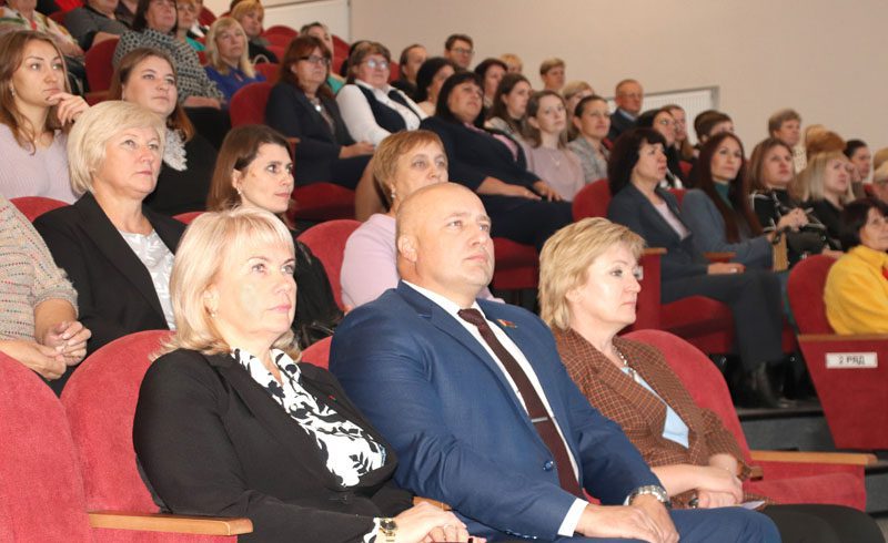 Первые членские билеты партии «Белая Русь» торжественно вручили в Костюковичах