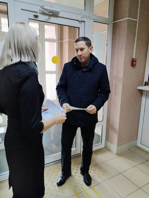 В Костюковичском районном центре социального обслуживания населения поздравили мужчин-отцов