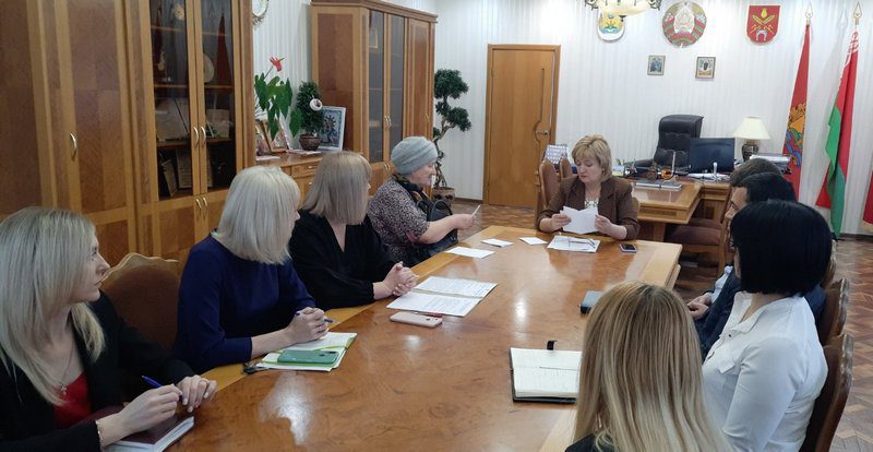 В очередной раз гражданка П. пришла на прием граждан к председателю райисполкома Александре Михеенко, чтобы отстоять свою территорию